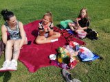 4. A piknik v trávě
